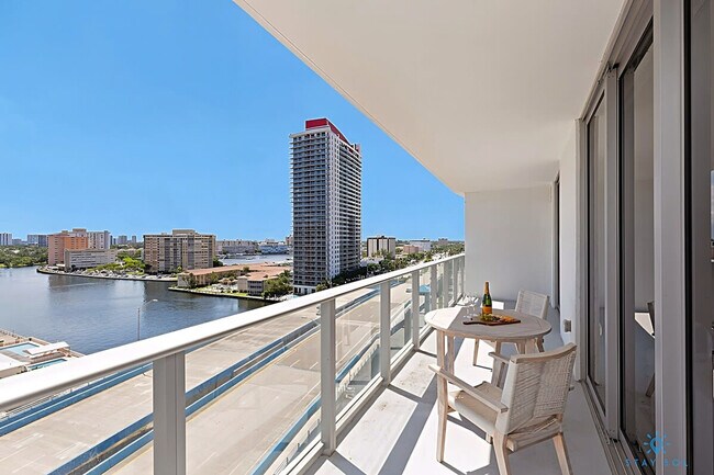 Building Photo - 4010 S Ocean Dr