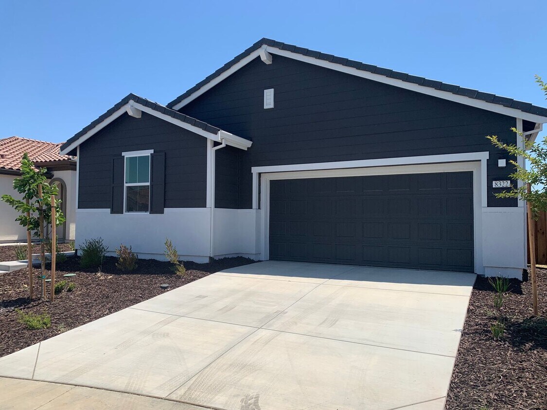 Primary Photo - Beautiful 2025 Built 4/2 - New Subdivision!