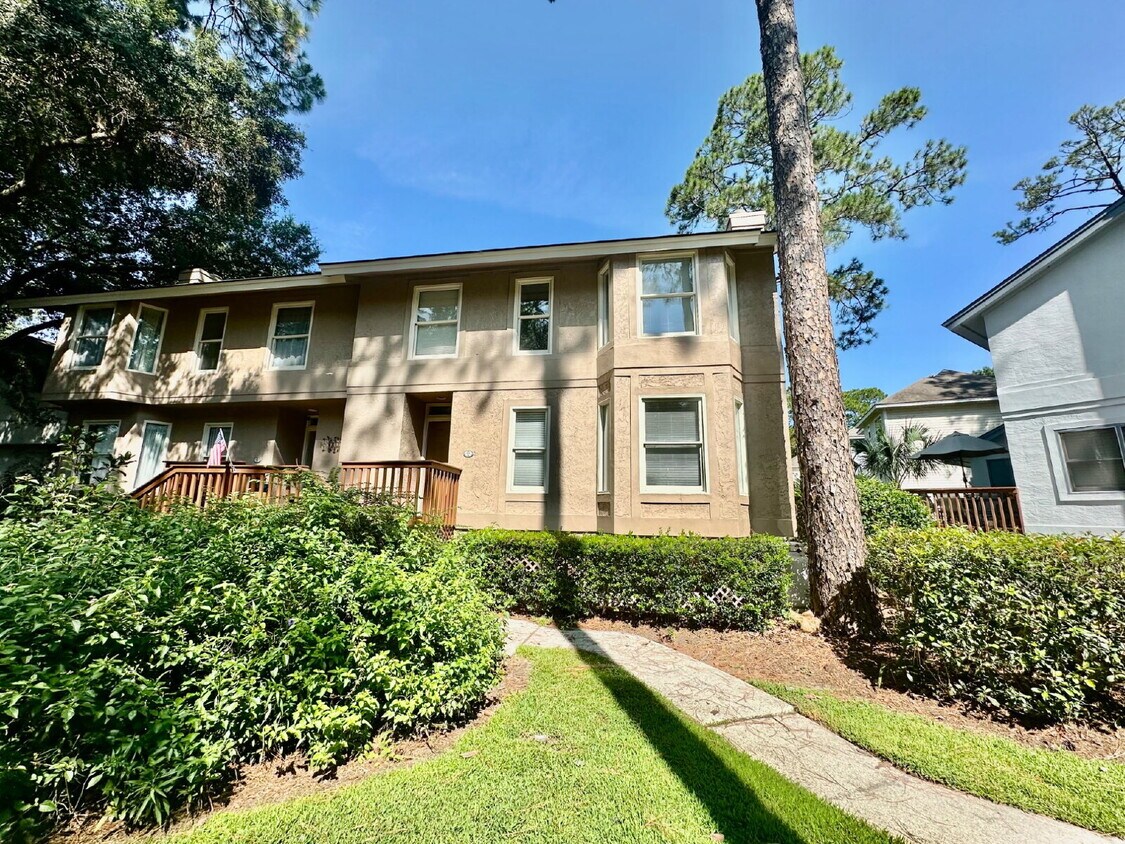 Foto principal - Convenient to Hilton Head, Two Bedroom Tow...