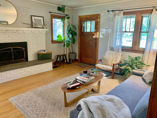 Foto del edificio - Charming 3 Bed, 2 Bath Craftsman in Missoula’s Coveted University Area