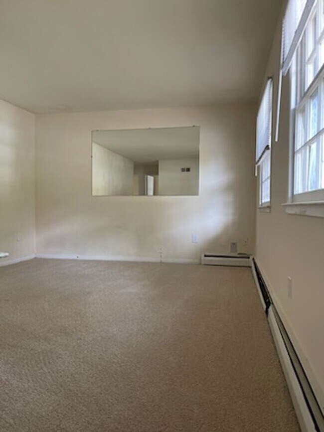 Building Photo - 4249 Glendale Rd