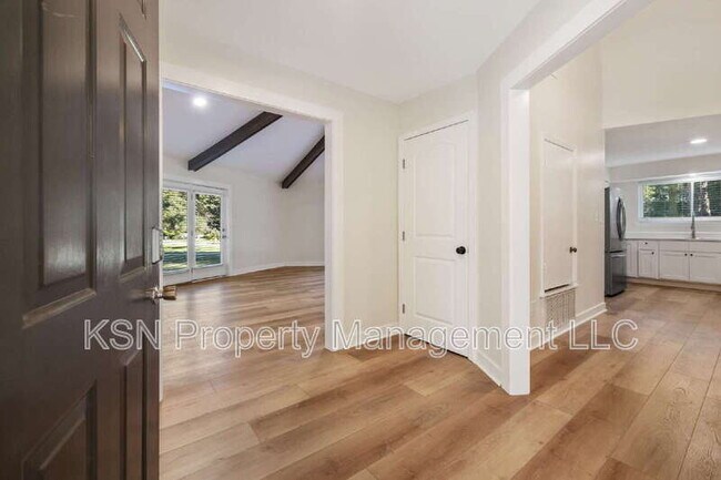 Foto del edificio - 286 Cushing Dr