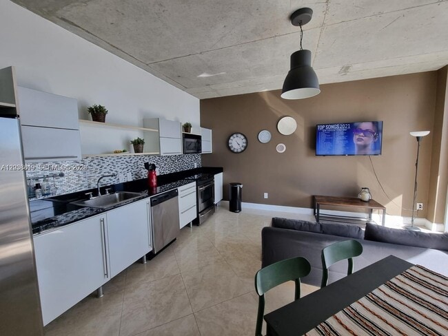Foto del edificio - 690 SW 1st Ct