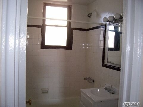 Building Photo - 275 Maple Ave