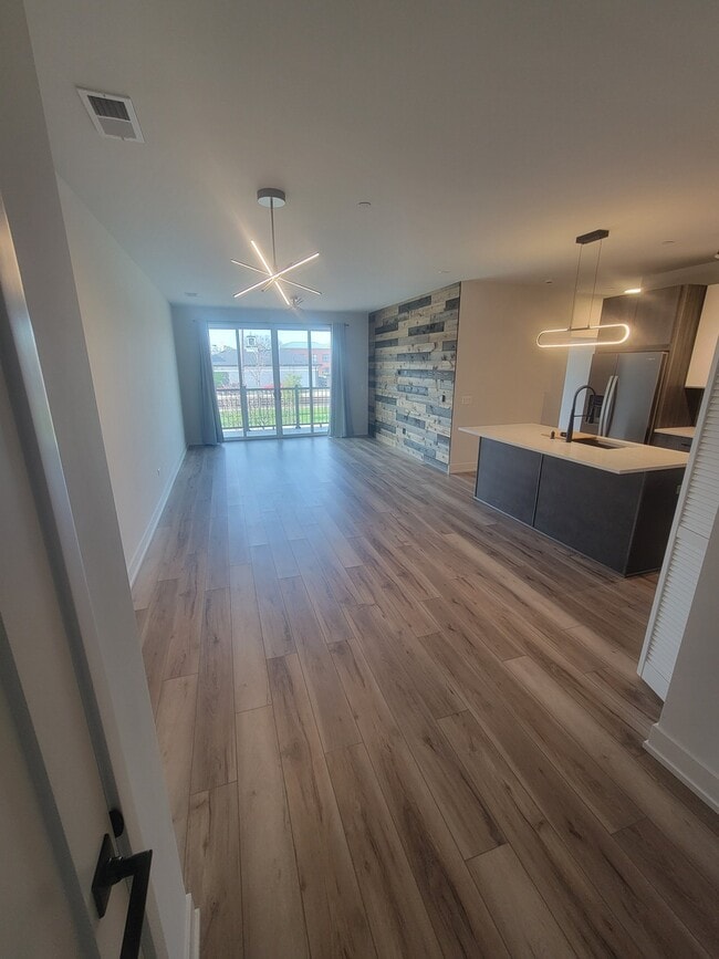 Photo - 302 W Liberty Dr Apartment