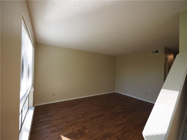 Foto del edificio - 105 Hillside Dr