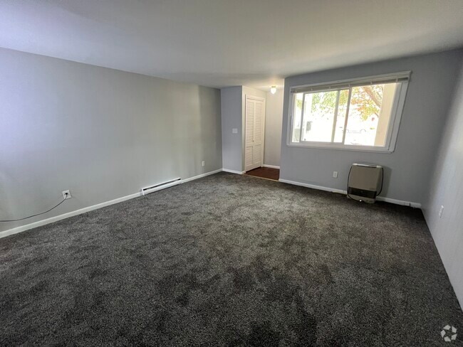 2 Bed/1.5 Bath TH Living Room - Fountainview West