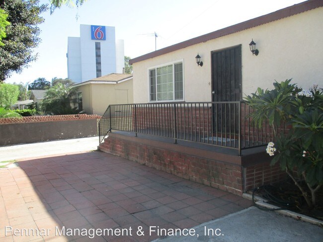 Building Photo - 9807 Redfern Ave