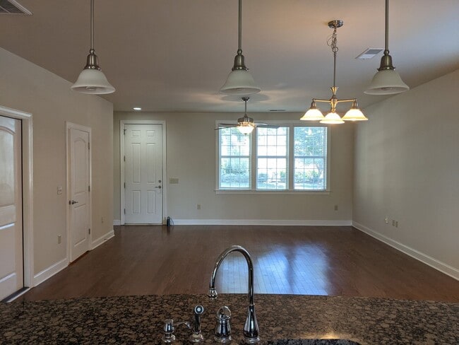 Building Photo - 3 Bedroom End Unit with Garage!