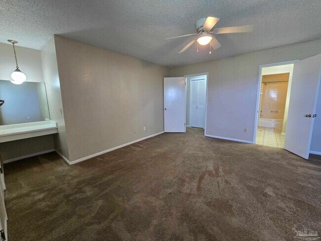 Building Photo - 4828 Huron Dr