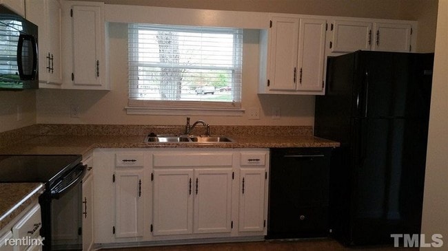 Building Photo - 3 br, 2.5 bath House - 5484 Pine Top Cir