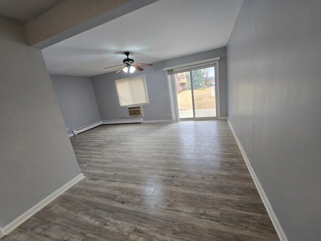 Building Photo - 10389 Dearlove Rd