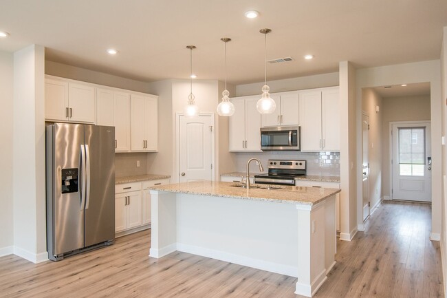 Building Photo - Beautiful Gallatin Townhome w/ Appliances!