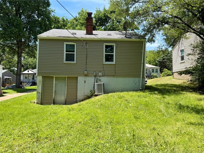 Foto del edificio - 7121 Lamont Dr