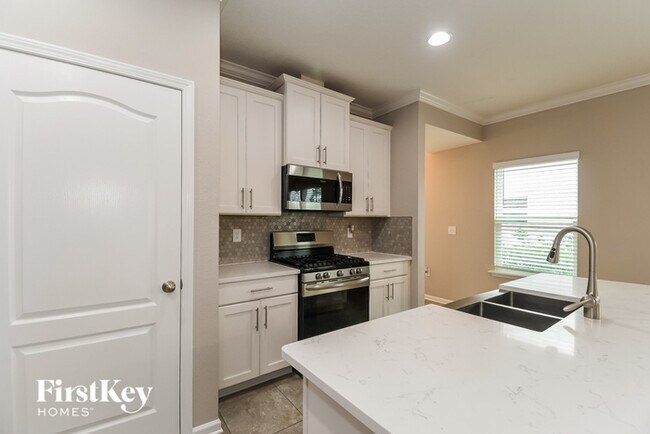 Building Photo - 3911 Heatherbrook Pl