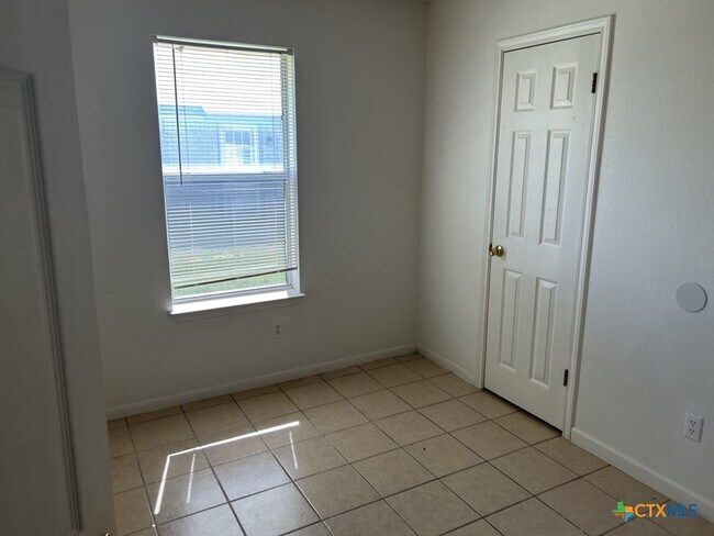 Foto del edificio - 5305 Morning Glen Ln