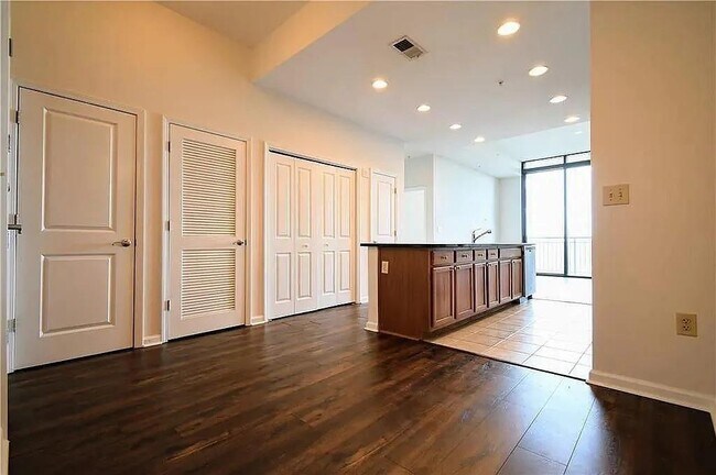 Building Photo - 3040 Peachtree Rd