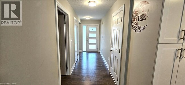 Building Photo - 33 Nieson St