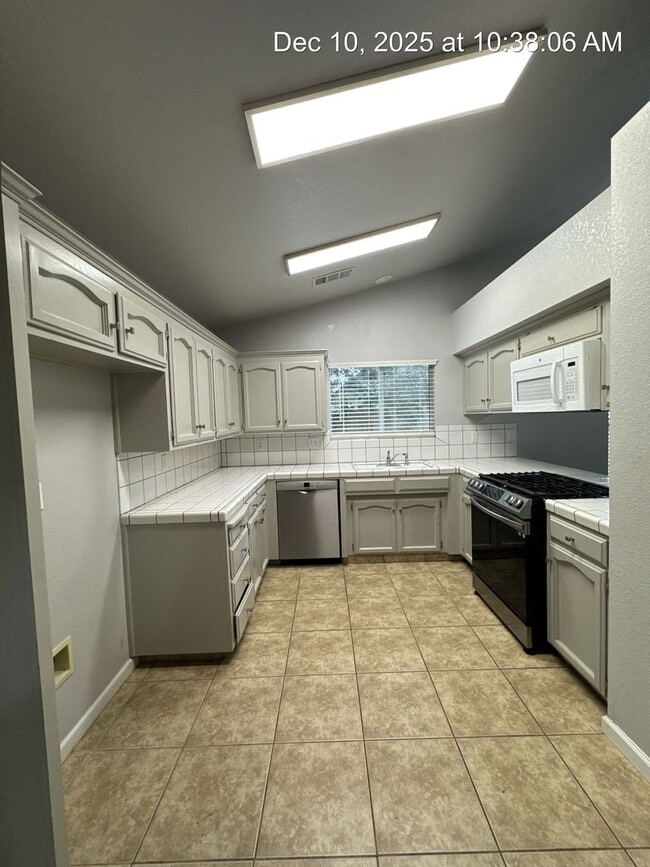 Foto del edificio - 3 Bedroom Home Coming Soon! January 1st!