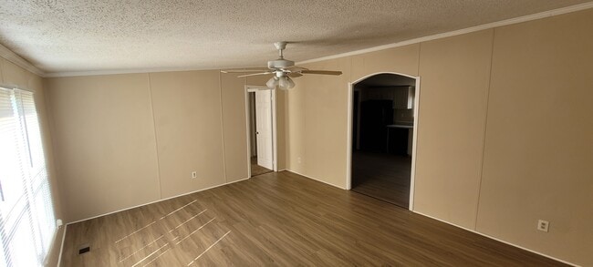 Foto del edificio - 724 Creek Ridge Rd