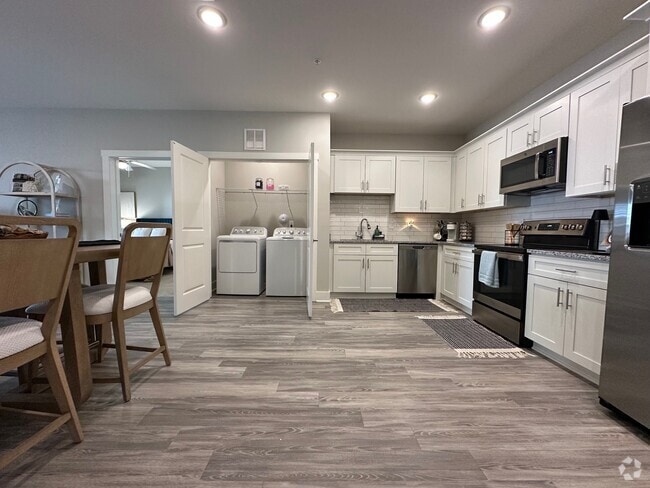 Building Photo - Pine Reserve Apartments