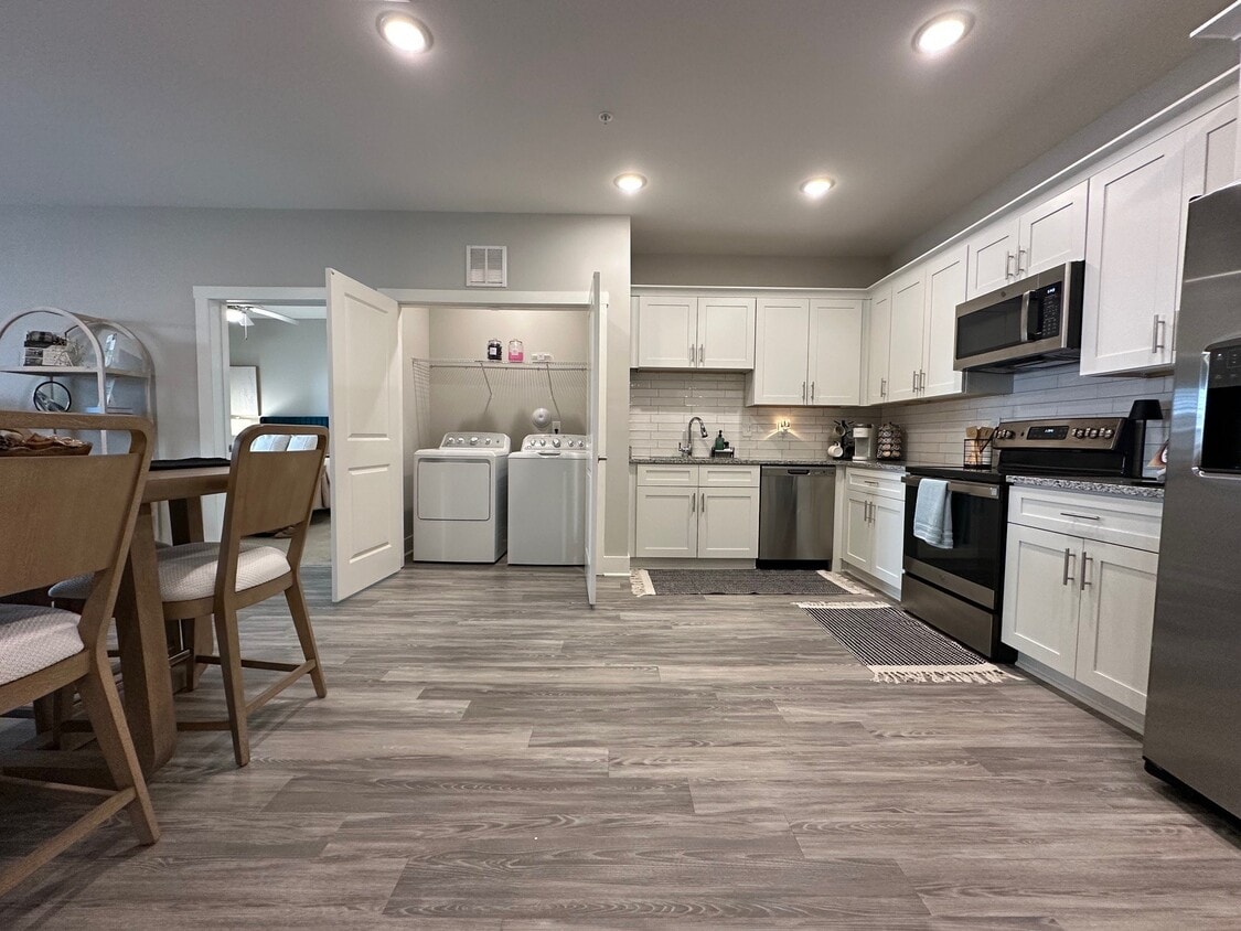 Primary Photo - Pine Reserve Apartments