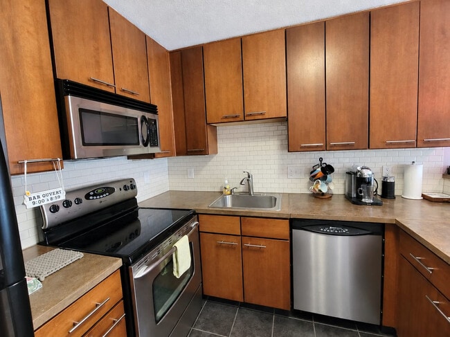 Building Photo - 1231 N Downing St