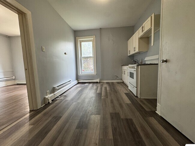154 Union St 1R - 152 Union St