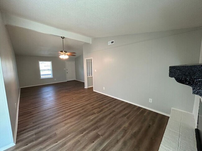 Foto del edificio - 3008 Farmington Rd SW