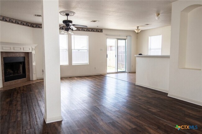 Building Photo - 5707 Schneider Dr