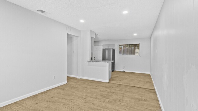 Foto del edificio - 1665 Northwood St