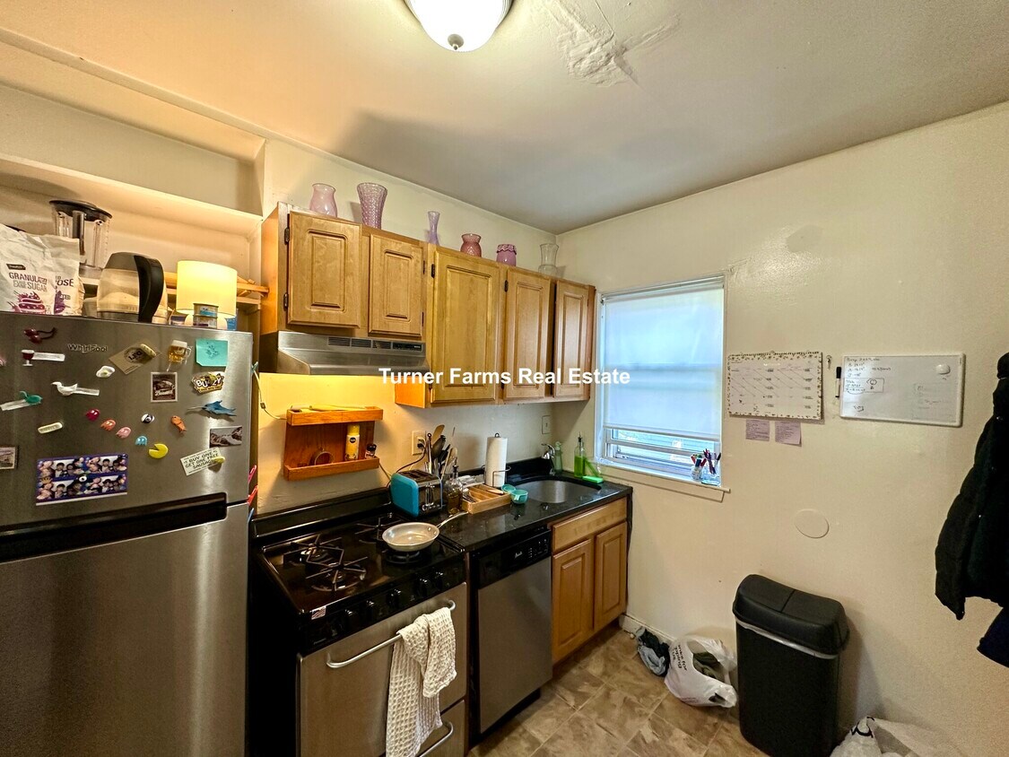 Foto principal - 218 W 8th St