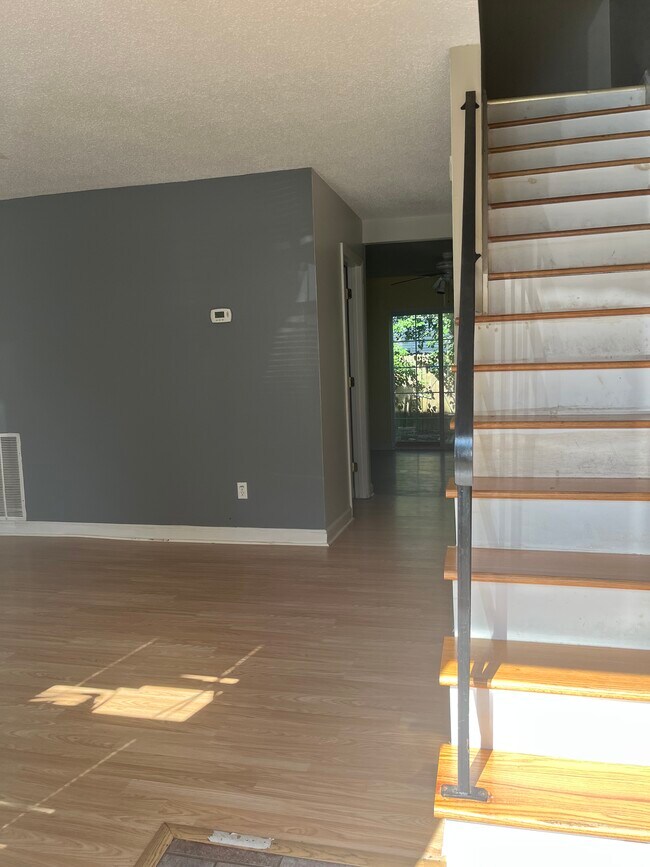 Building Photo - 2147 Kimball Cir