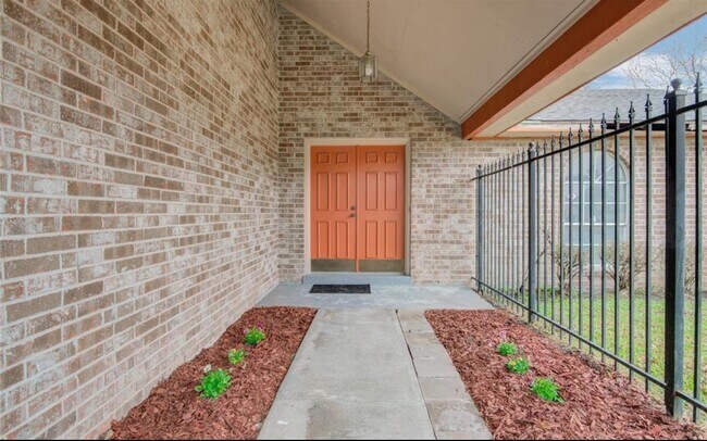 Foto del edificio - 15823 Ruppstock Dr