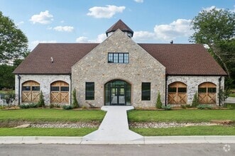Building Photo - 3405 Redbud Ln