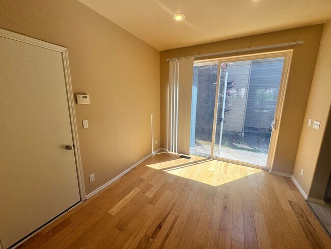 Foto del edificio - 3 Bedroom 2.5 bathroom West Eugene Home