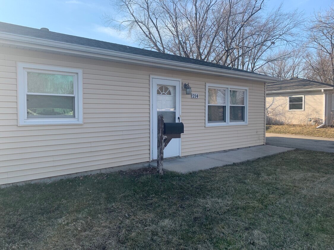 Foto principal - 214 W Arrowhead St