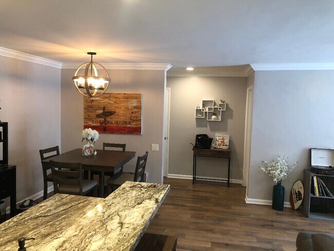 Foto del edificio - 4600 Lamont St