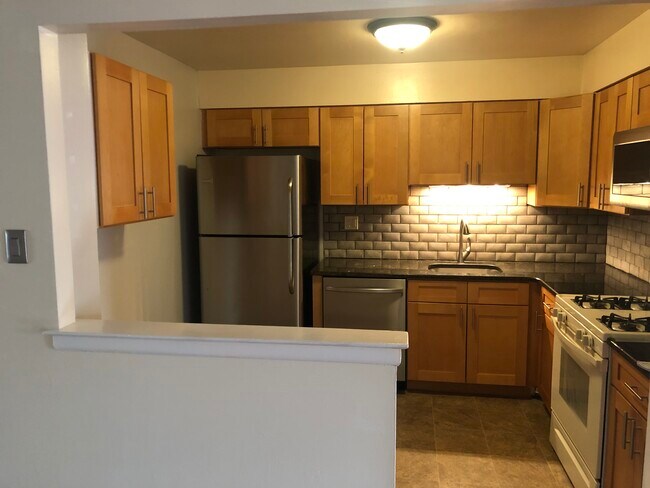 Building Photo - 2710 Island Ave