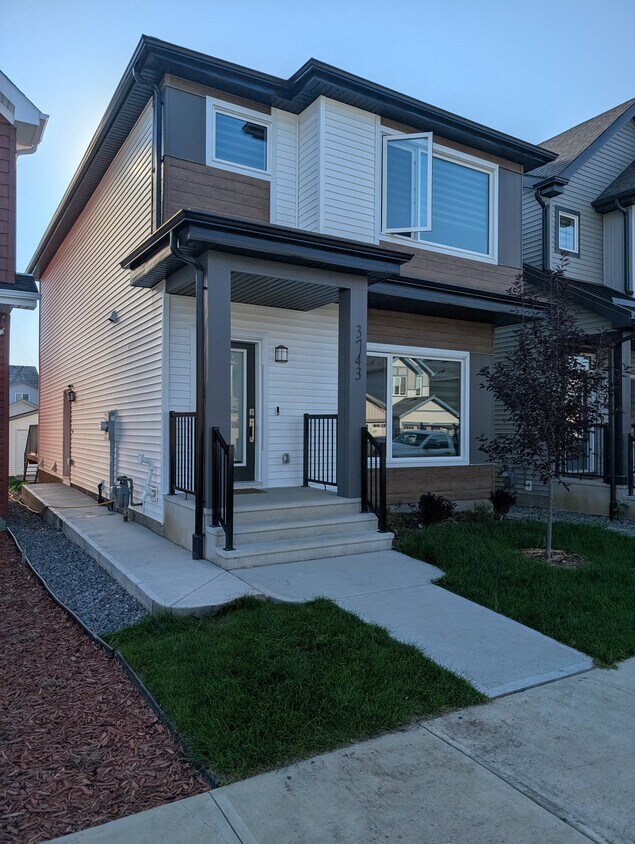 Front view showing basement side entrance - 3743 214 St NW