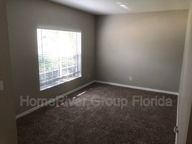 Foto del edificio - 7217 Wakeview Dr