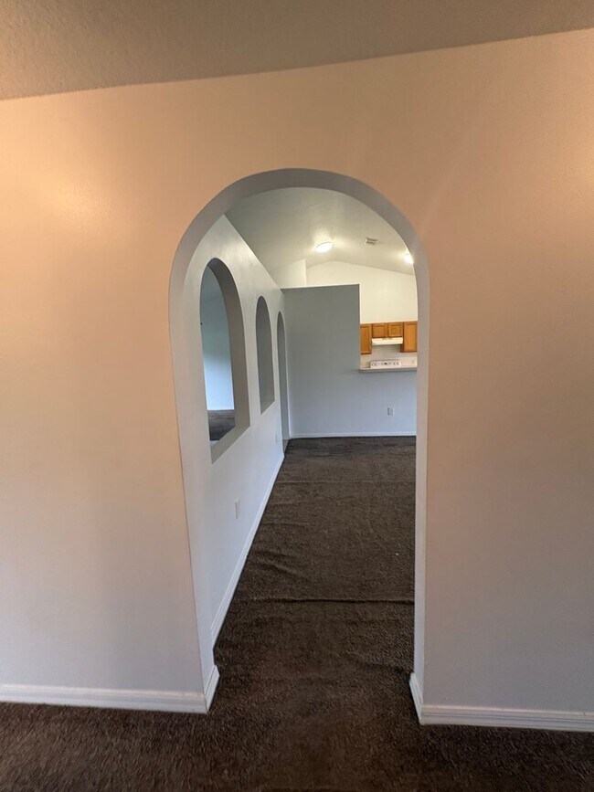 Foto del edificio - Beautiful 3-Bedroom Home with Open Floor Plan & Spacious Backyard in Marion Oaks!