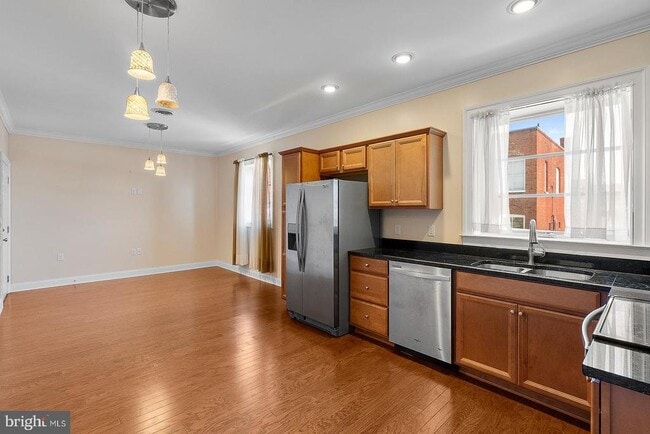 Building Photo - 25 E Boscawen St