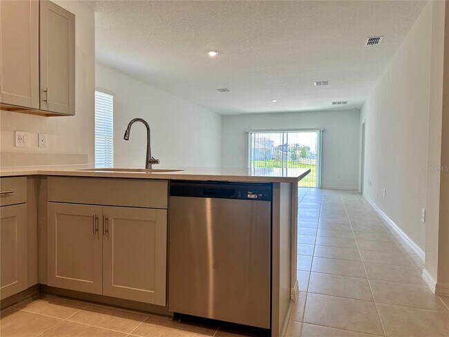 Building Photo - 534 Wayland Dr