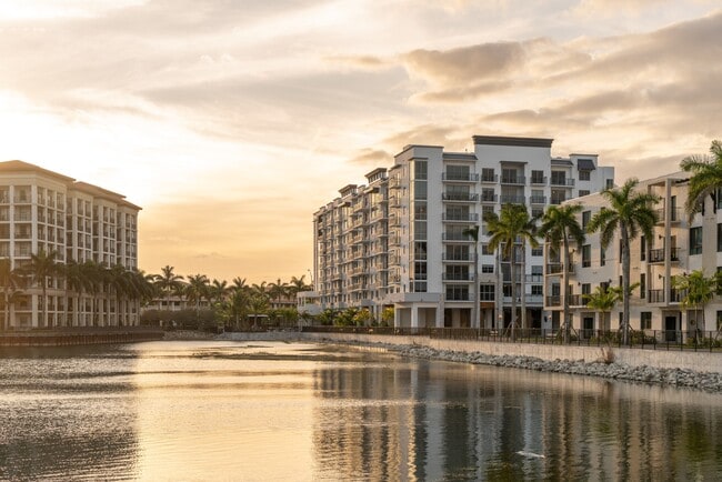 Vista al agua - Overture Doral 55+ Active Adult Apartment Homes