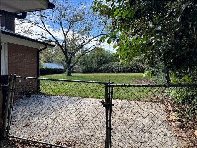 Foto del edificio - 1223 Georgetown Dr