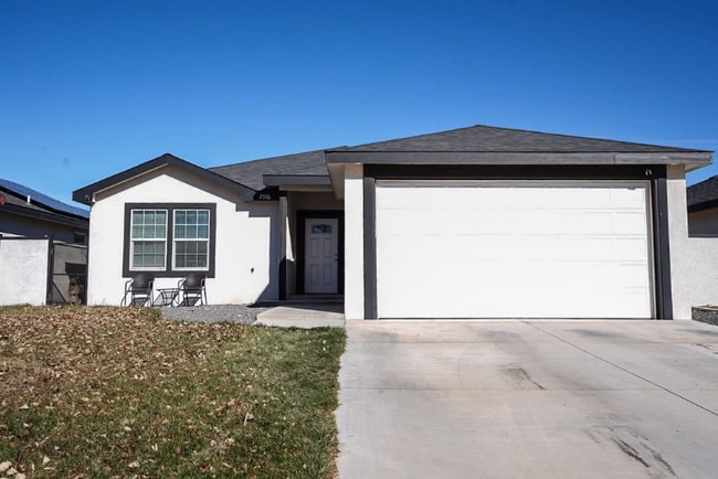 Building Photo - 2336 Newman Dr