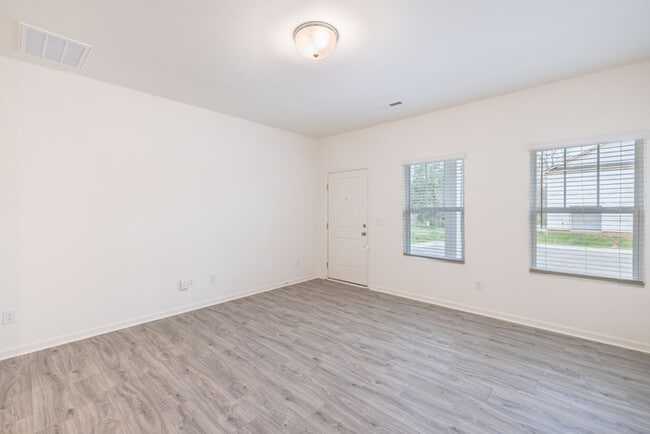 Building Photo - 2 Bedroom Townhome Main Street Pineville - AVAILABLE AUGUST 2026