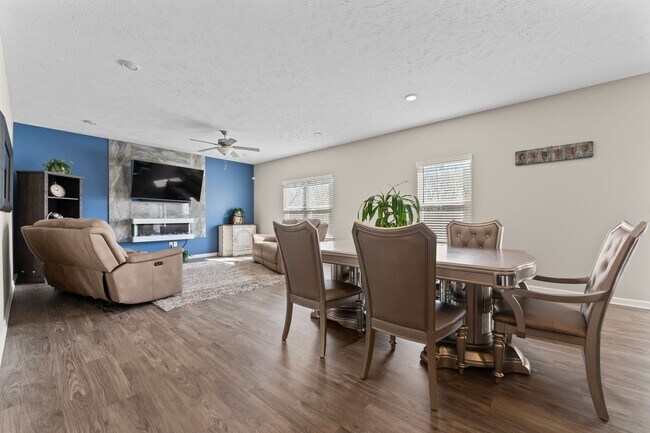Foto del edificio - 8609 Warbler Br Wy