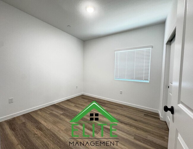 Building Photo - **Brand New 4 Bed / 3 Bath Home in Prime R...